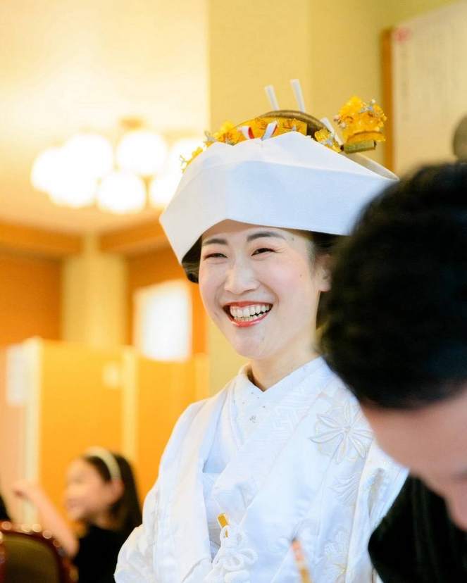 白無垢で笑う新婦